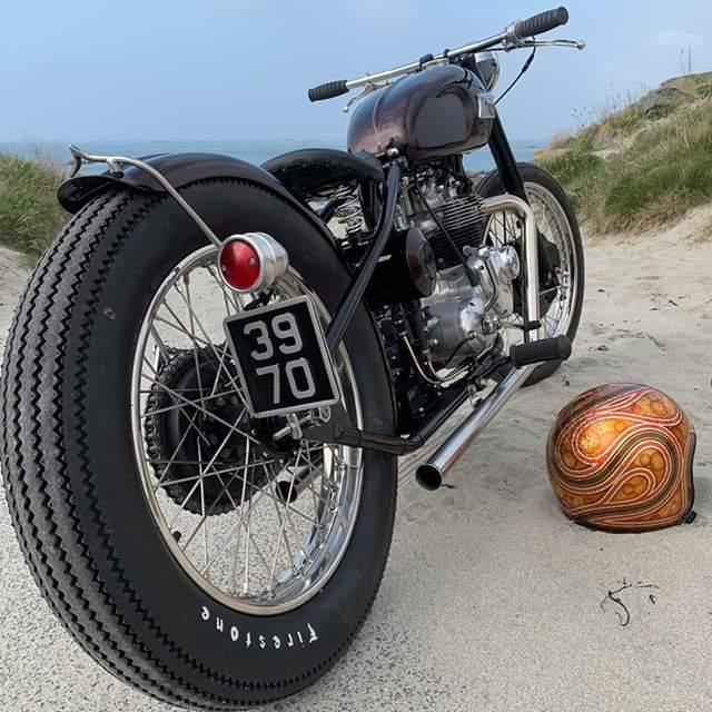 Feu Arrière Moto Stop 12V Avec Support Plaque - Pour Café Racer Scrambler Bobber Custom