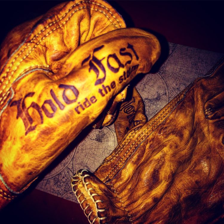Gants cuir bronze 1936 Hold Fast Motostuka - poing ferme - Holdfast