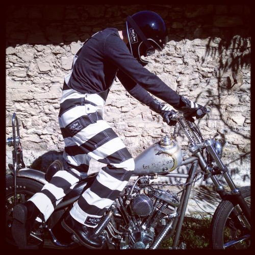 gestreifte-motorrad-latzhosen