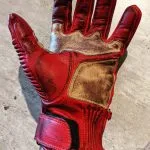 par de guantes de moto rojos