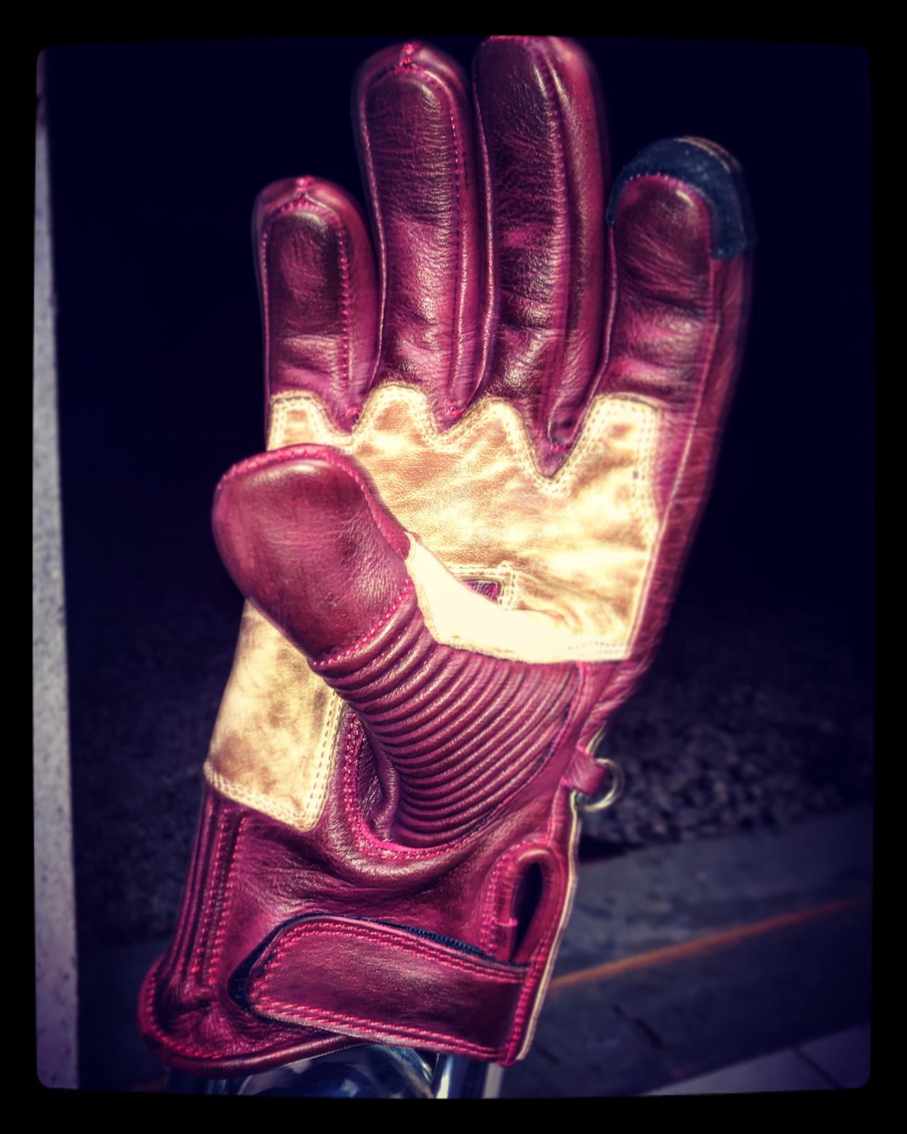 Gants Cuir Moto Rouge Racing Vintage Hold Fast - vue arriere - Holdfast