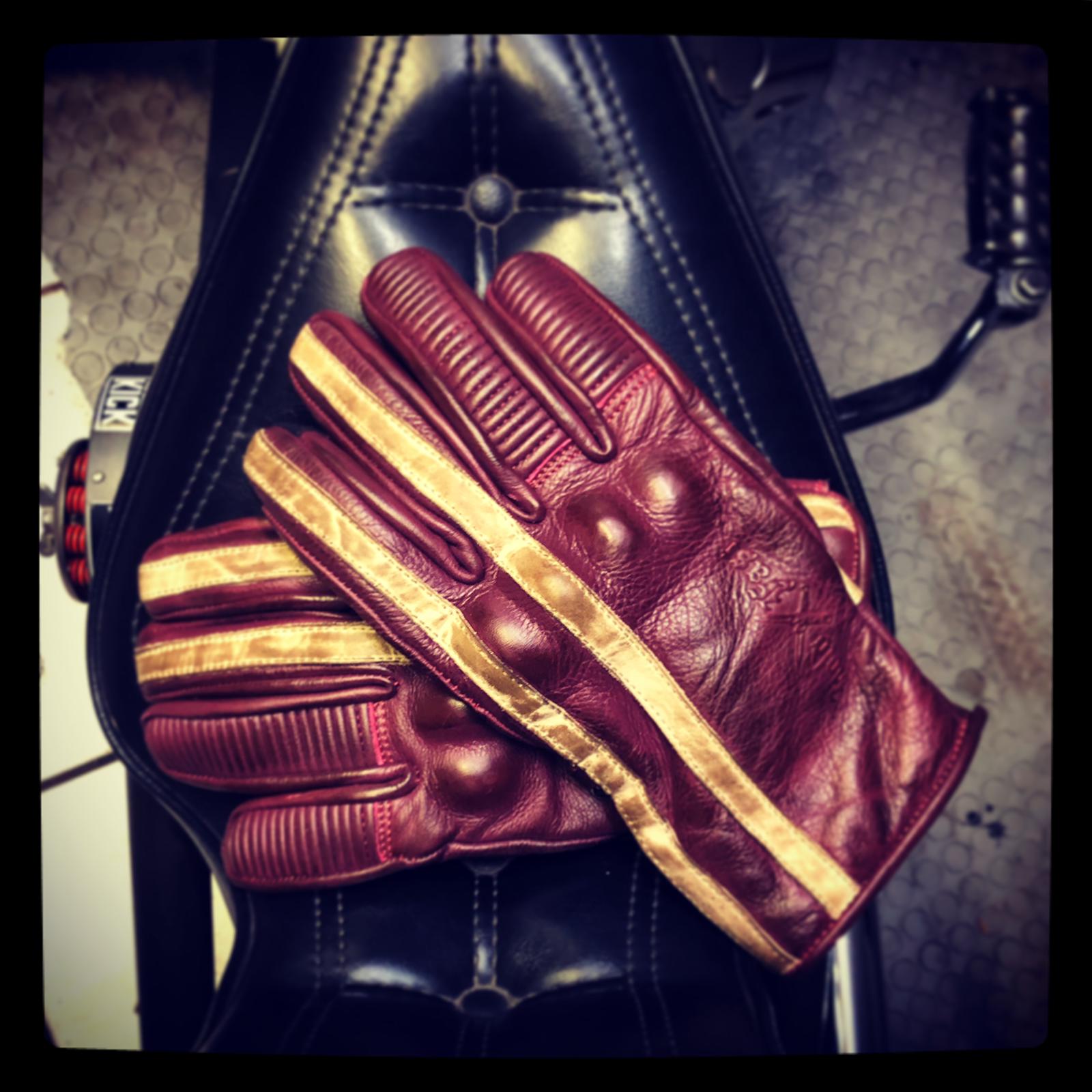 Gants Cuir Moto Rouge Racing Vintage Hold Fast - detail doigts - Holdfast