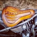 selle-moto-sur-mesure-cuir-marron-bobber-harley
