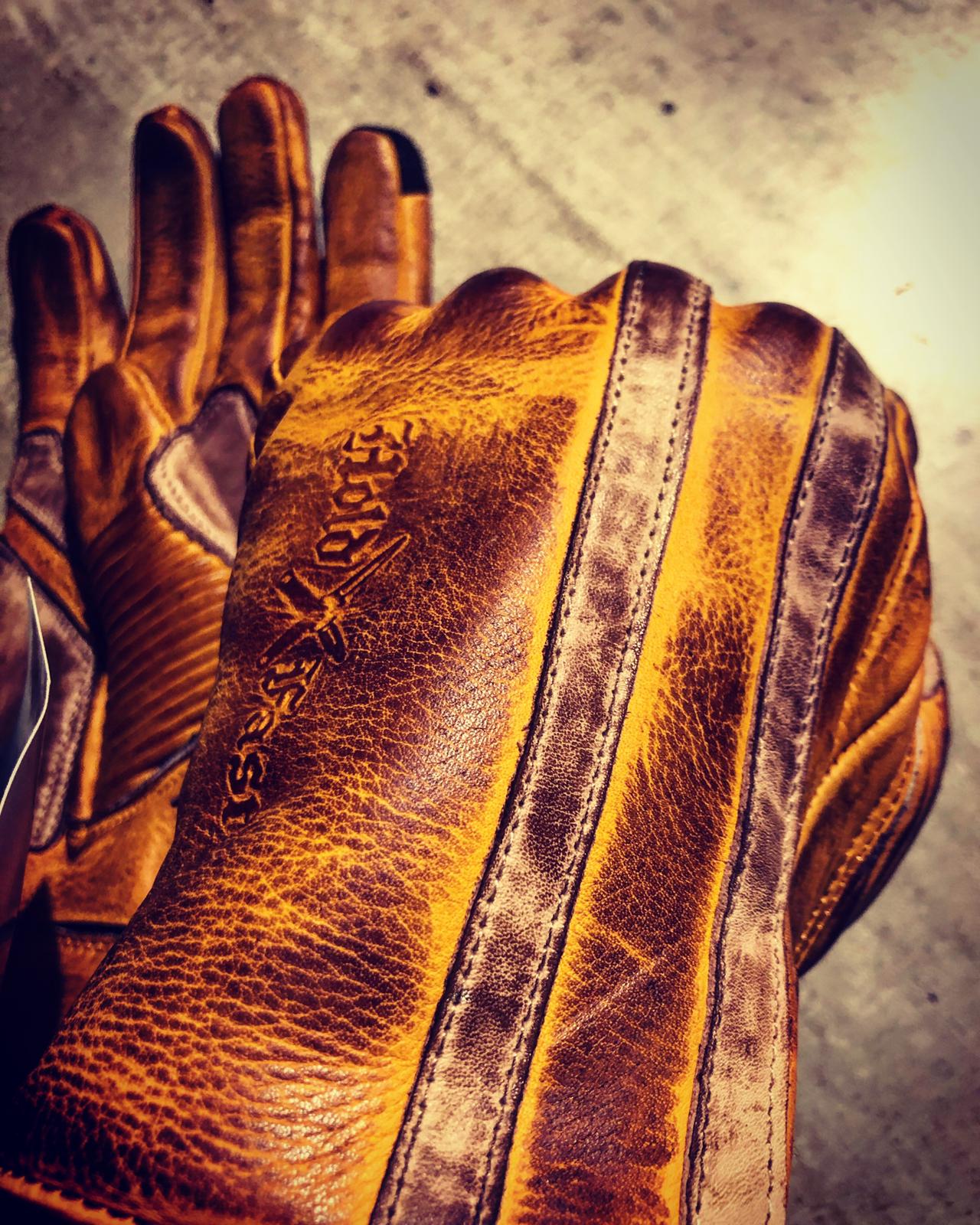 Guantes-cuero-moto-le mans-1971-vintage-Holdfast-izquierdo