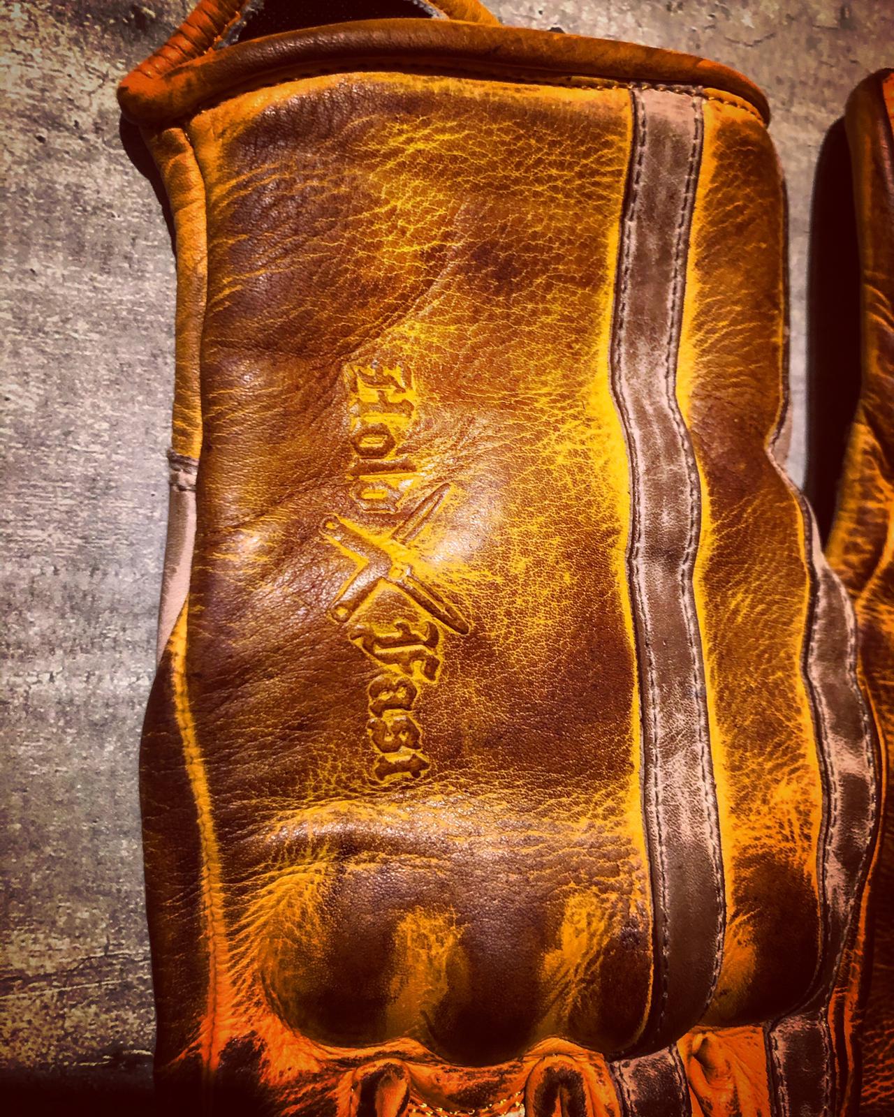 Guantes-moto-cuero-le mans-1971-vintage-Holdfast-amarillo-espalda