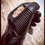 gants-moto-cuir-noir-vintage-le mans-1971-HoldFast-hiver-pouce-renforcés