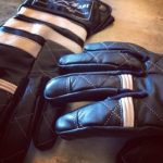 GANTS CUIR JAPAN STYLE MATELASSES HOLD FAST FULL THROTTLE - detail logo - Holdfast