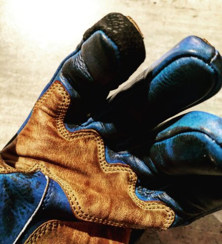 Gants Cuir Bleu Pétrole 1971 Le Mans - detail doigts - Holdfast