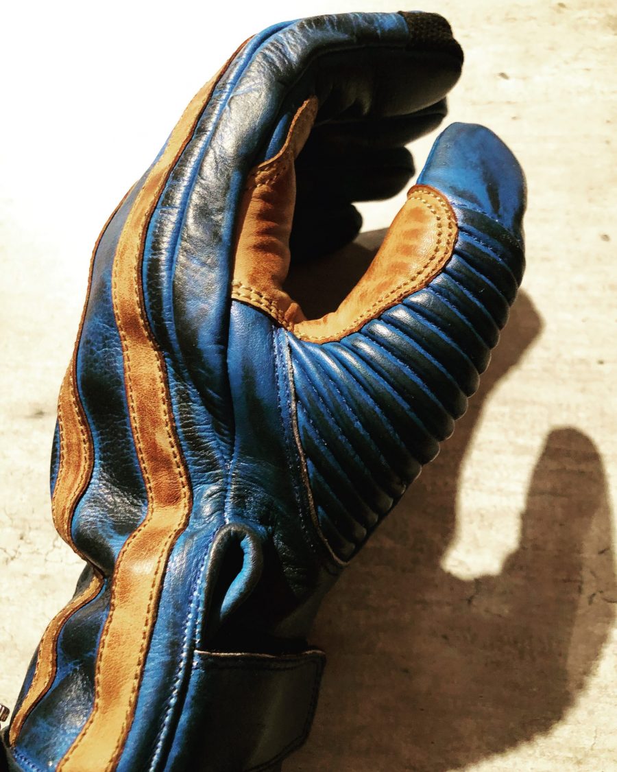 Gants Cuir Bleu Pétrole 1971 Le Mans - detail coutures - Holdfast