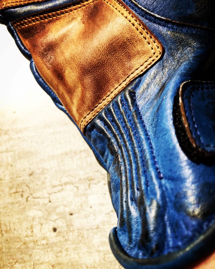 Gants Cuir Bleu Pétrole 1971 Le Mans - dos de la main - Holdfast