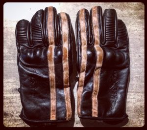 Guanti da motociclista in pelle nera, modello Le Mans Hold Fast cafe racer del 1971