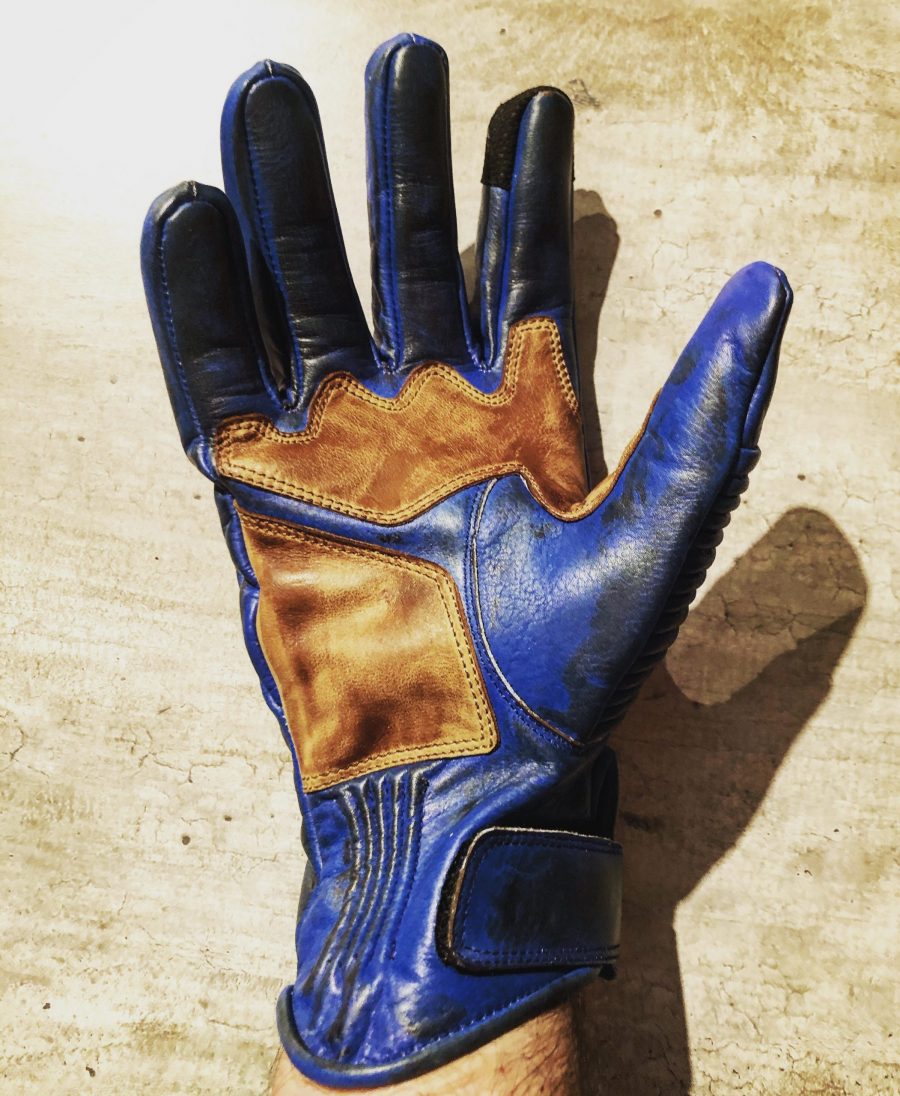 Gants Cuir Bleu Pétrole 1971 Le Mans - profil - Holdfast
