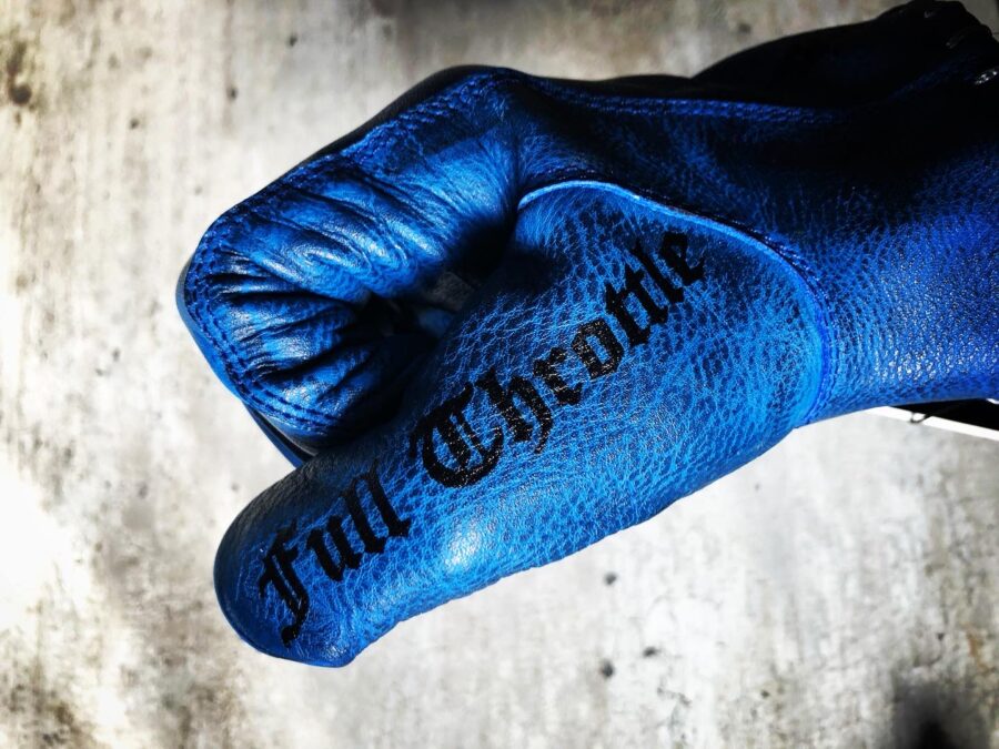 gants-cuir-moto-vintage-tattoo-bleus-tatouage-holdfast-main-japan-style-droite