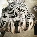 1340 HOLD FAST TATTOO GUANTES DE CUERO BLANCO PATINADO - presentación - Holdfast