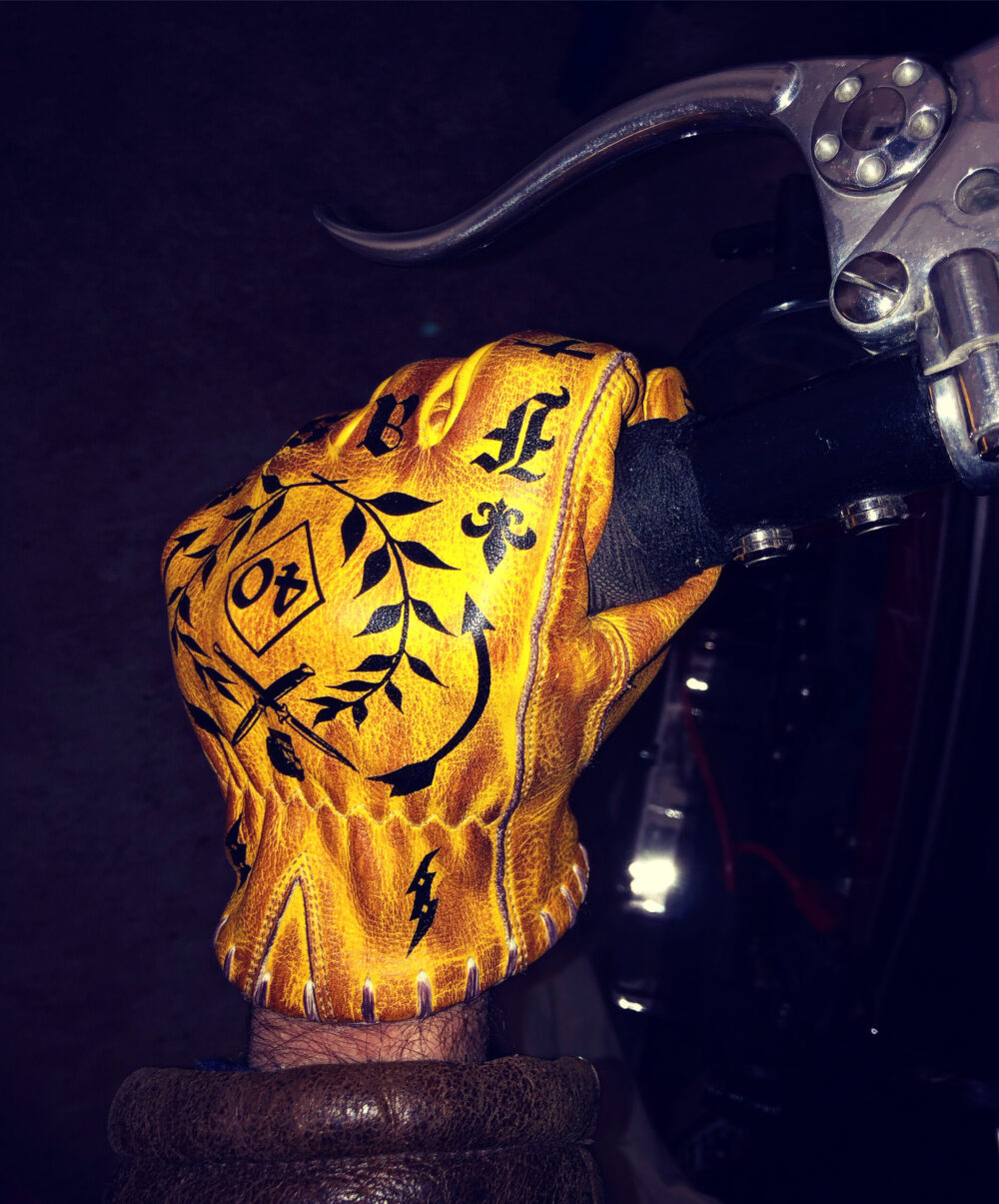 Guantes-piel-moto-tatuajes-tatuajes-agarre-piel-ternero-biker-custom-old-school