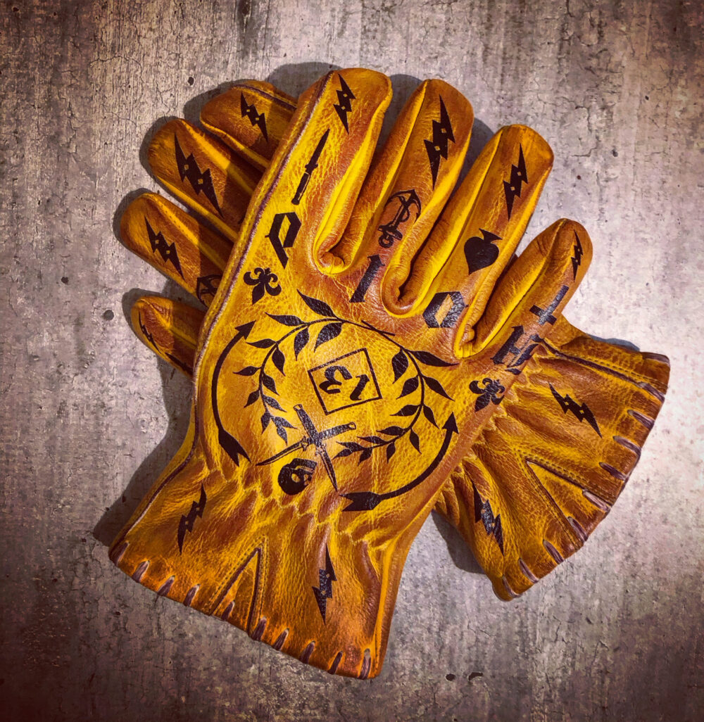 Guantes-cuero-moto-tatuajes-tatuados-sujecion-piel bovina-motero-personalizados-planos