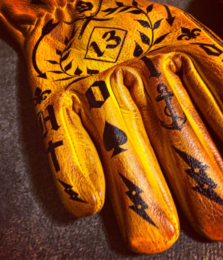 Guantes-cuero-moto-tatuajes-tatuajes-agarre-piel bovina-motero-personalizados-detalle