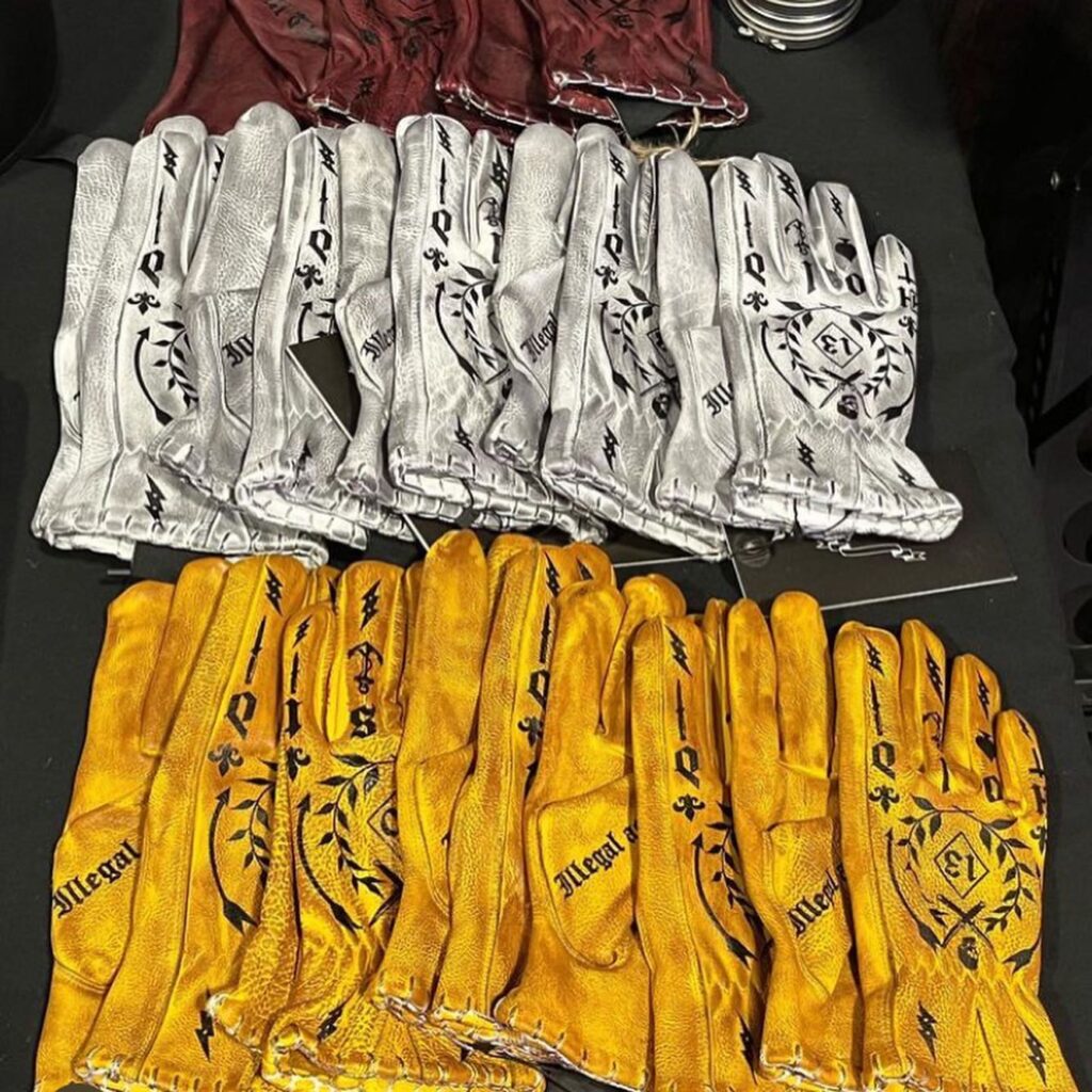 How to choose your leather motorcycle gloves: the Holdfast guide