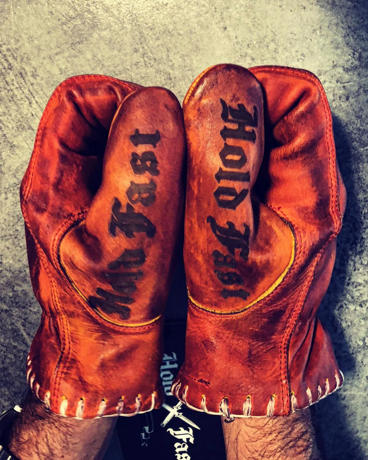 Gants moto-cuir-bobbers-vintage-old school-holdfast-rouges-France-harley davidson - pouces