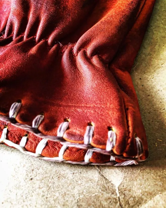 Gants cuir moto vintage rouge 1936 HOLD FAST BOARDTRACK - dos de la main - Holdfast