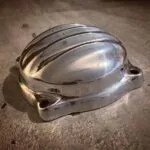 Couvercle de Carburateur "Ribbed" pour CV Keihin - Vue 3 - Holdfast