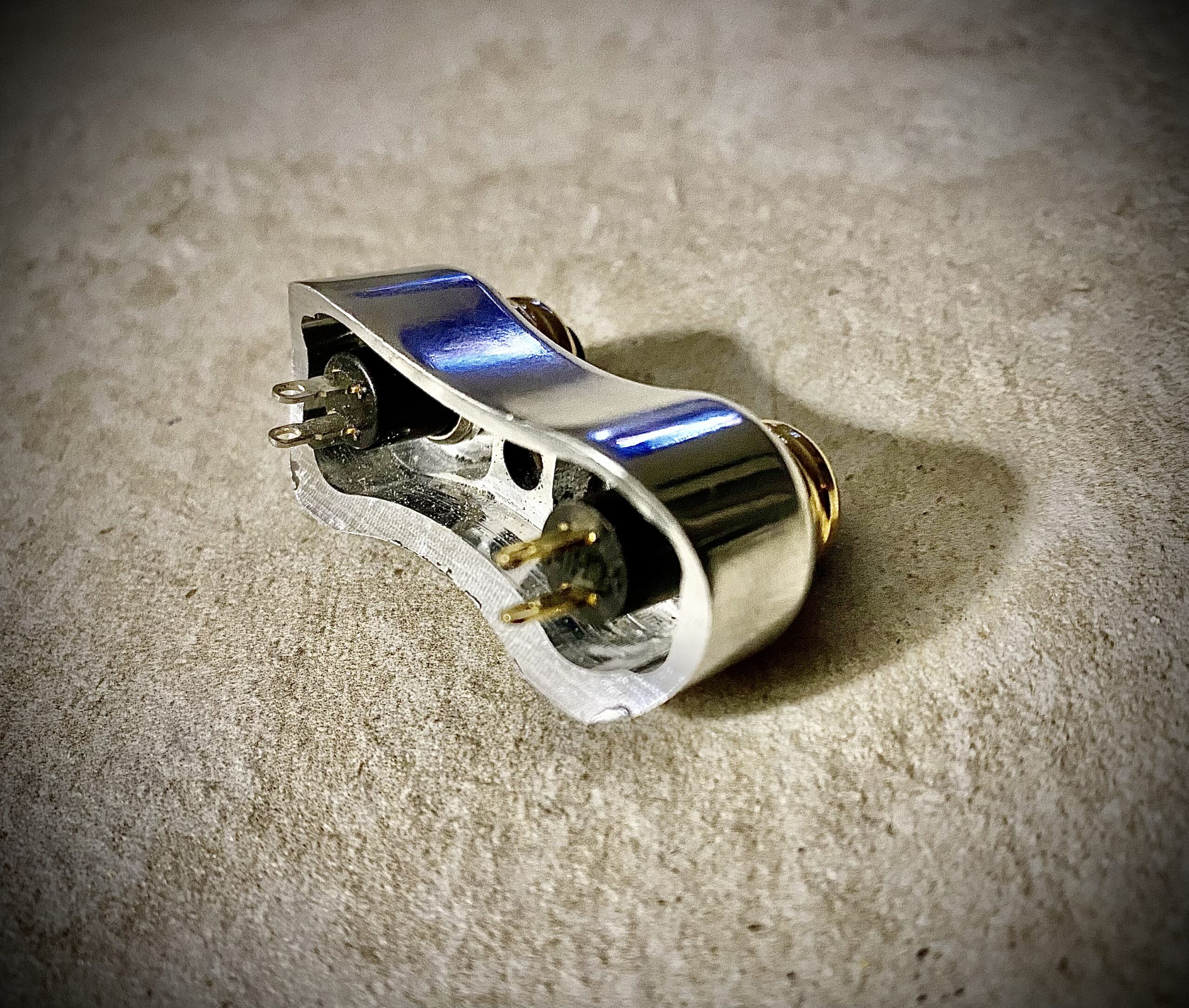 commodo-mini-boutons-poussoirs-iron