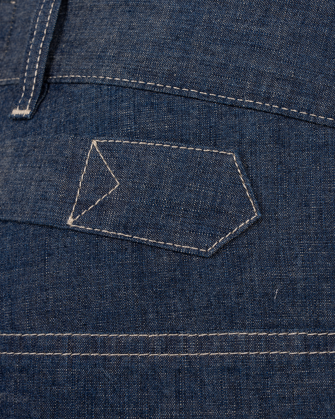 Pike Brothers 1940 Army Denim Trousers Indigo - getragen auf der Rückseite