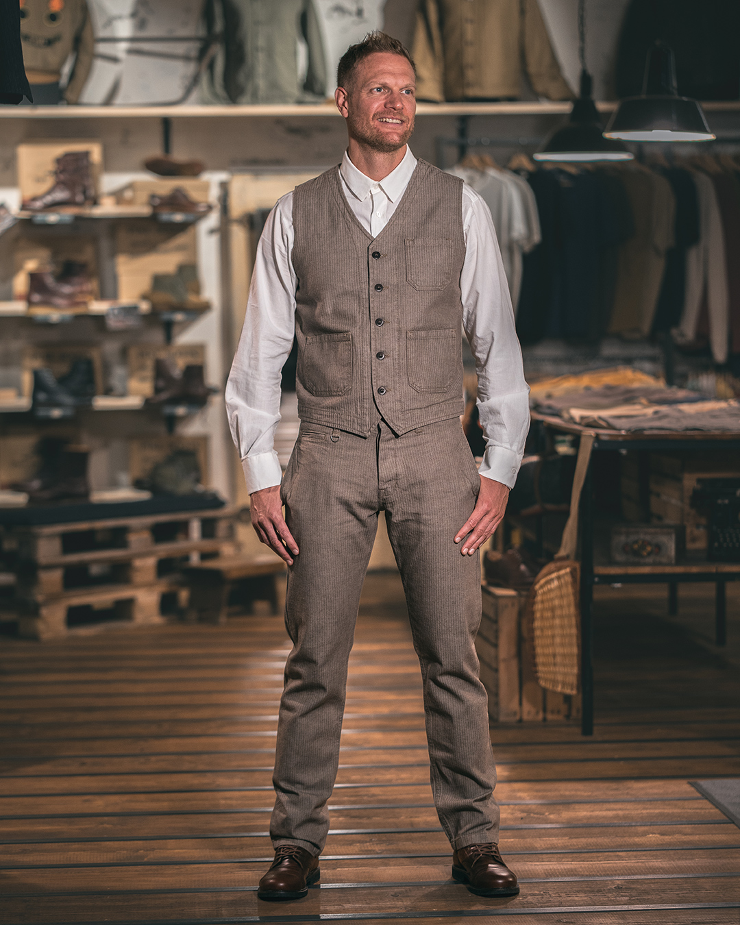 Pike Brothers 1947 Harvester Trousers HBT Brown - portee dos