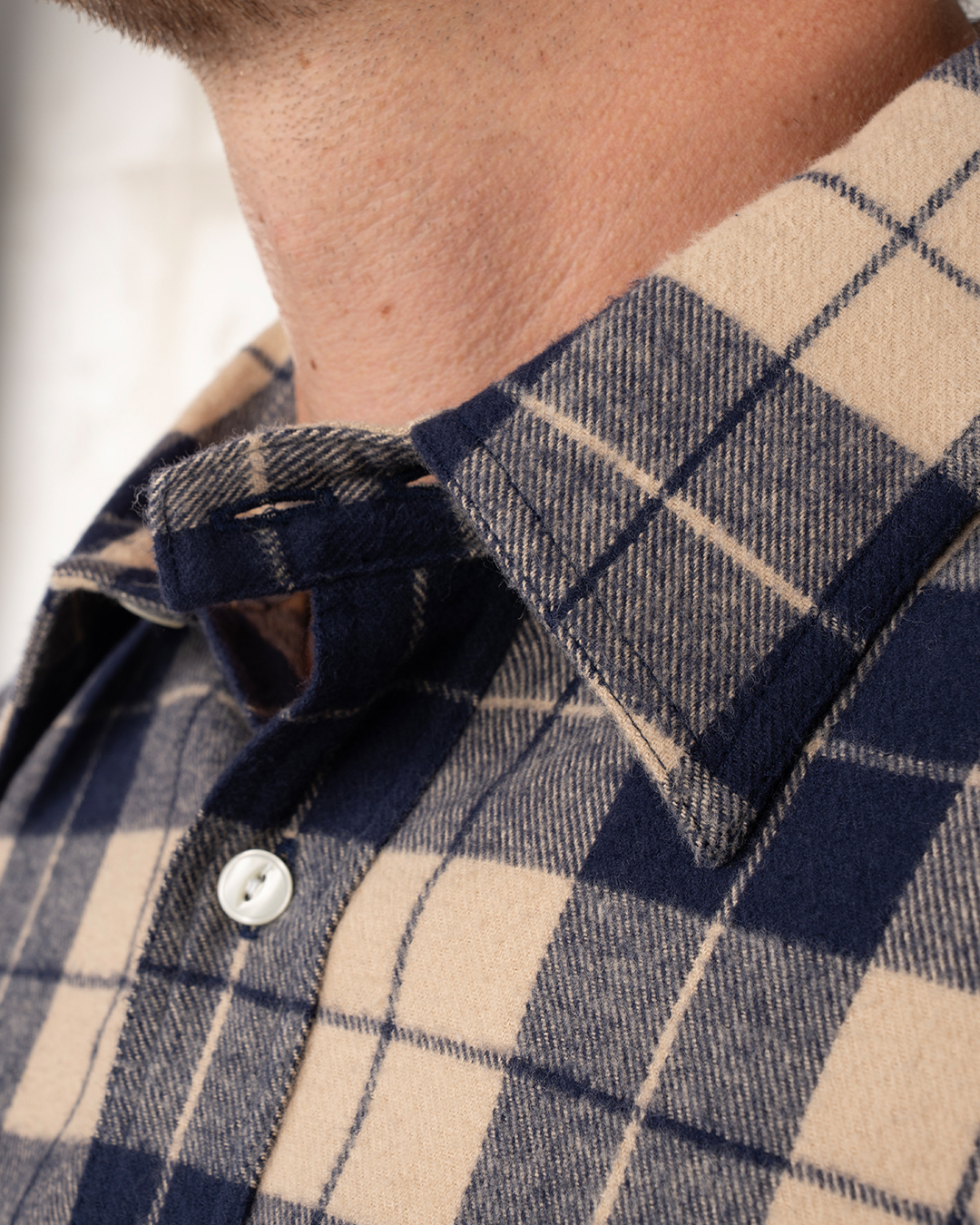Pike Brothers 1937 Roamer Shirt Blue Flannel - du00e9tail poche fumeur