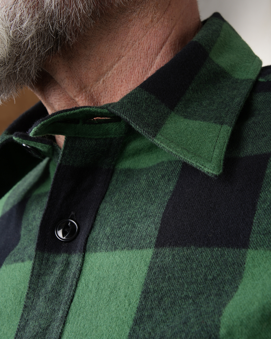 Pike Brothers 1943 CPO Shirt Buffalo Green Flannel - vue portee profil