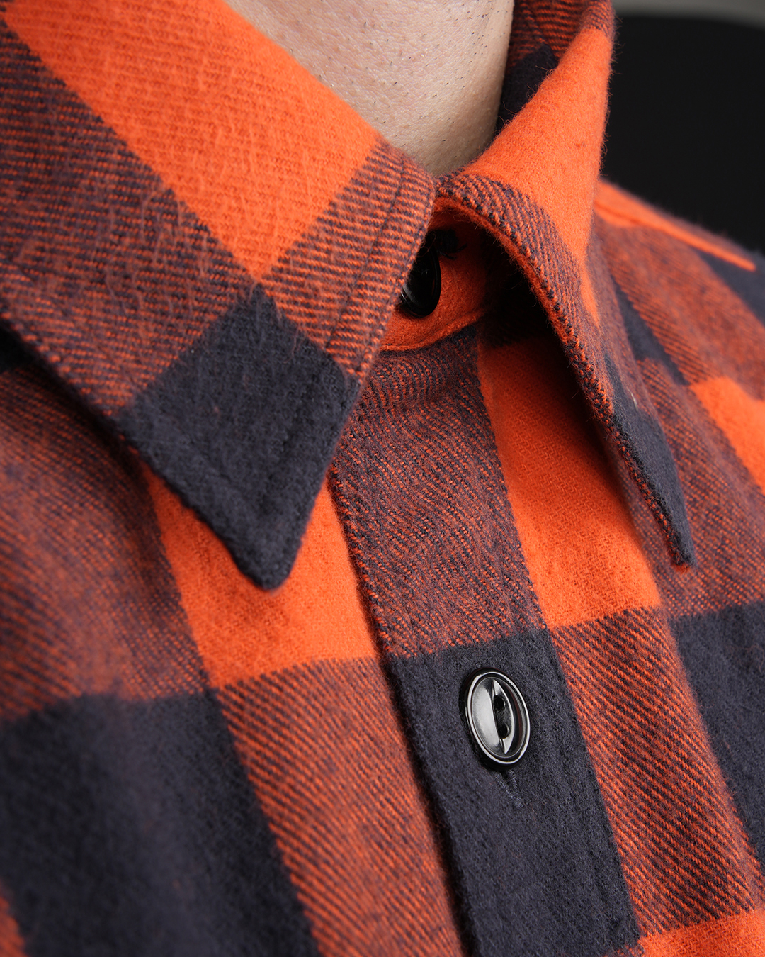 Pike Brothers 1943 CPO Shirt Buffalo Brick Flannel - vue portee profil