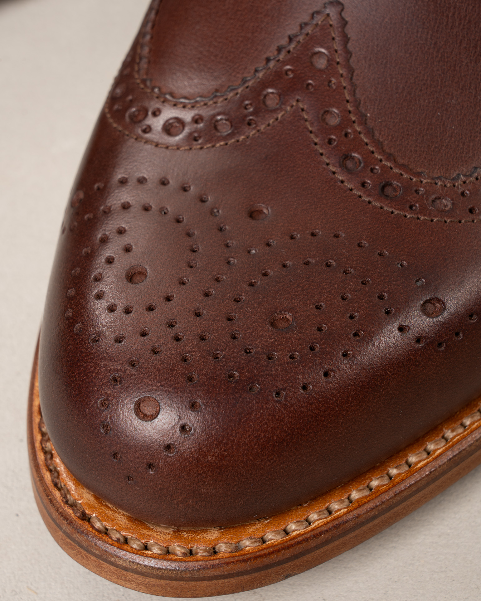 Pike Brothers 1938 Cricketeer Shoe Brown ambiance - vintage sports shoe size guide