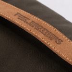 Texture toile cirée couverture Pike Brothers 1965 Survival Olive