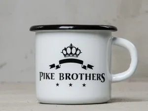 Taza esmaltada - Taza esmaltada Pike Brothers blanca de 1951 — ver 1