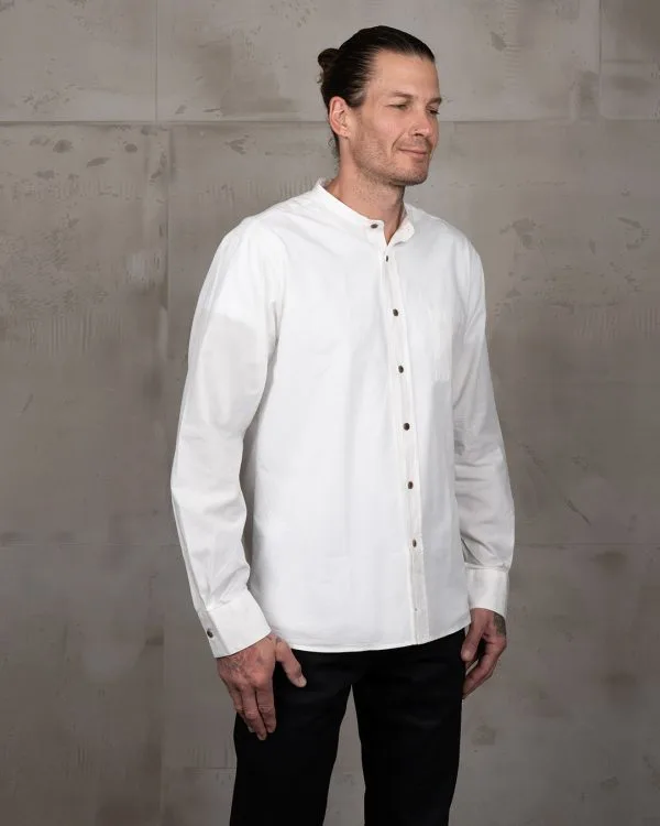 Camisa de hombre con cuello Mao - 1923 Buccanoy Shirt White Chambray Pike Brothers