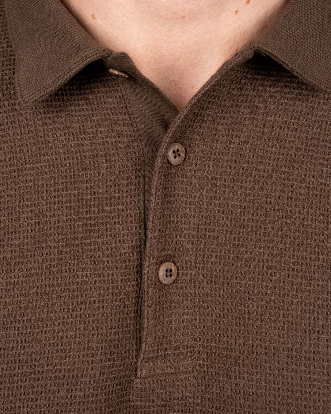 Detail col souple et patte de boutonnage polo marron Pike Brothers 1963 Royal