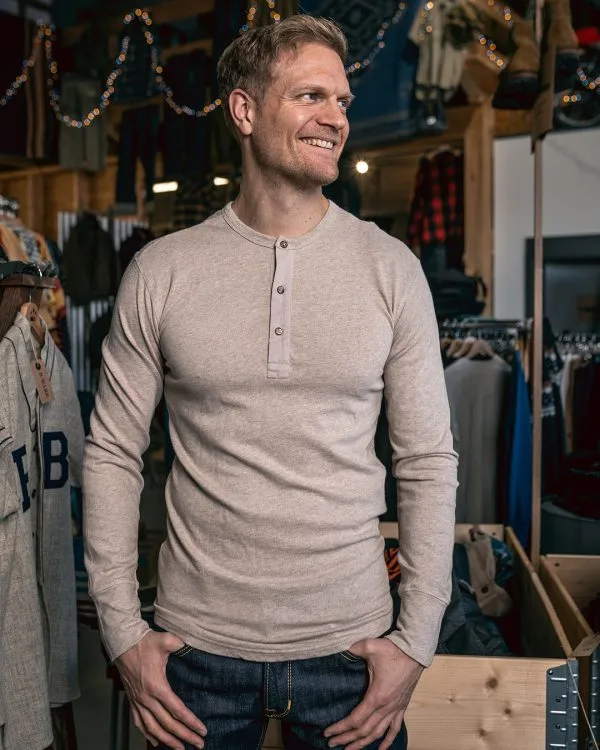Heren Henley-shirt met lange mouwen in havermoutkleur - 1927 Henley-shirt met lange mouwen in havermoutkleur van Pike Brothers