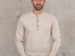 Ecru Henley shirt met lange mouwen 1927 Henley Shirt Long Sleeve Ecru Melange Pike Brothers