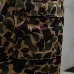 Pike Brothers camouflagebroek, detail van de zakken en de stof.