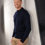 pull marin bleu marine Pike Brothers, détail de la maille et du col
