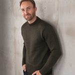 pull marin vert olive Pike Brothers, détail de la maille et du col