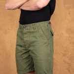 Short Militaire OG-107 vert olive homme en coton sergé vintage, vue de face