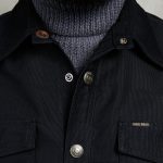 Marineblauwe Pike Brothers-shirt, details van de stof en afwerking.