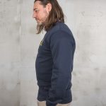 Herensweatshirt in marineblauw met logo, gemaakt van vintage katoenen fleece, vooraanzicht.