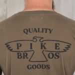 Olijfgroen Pike Brothers T-shirt, details van de stof en afwerking.