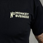 Schwarzes T-Shirt von Pike Brothers, Details zum Stoff und zur Verarbeitung