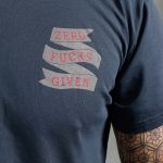 Petrolblauw Pike Brothers T-shirt, details van de stof en afwerking.
