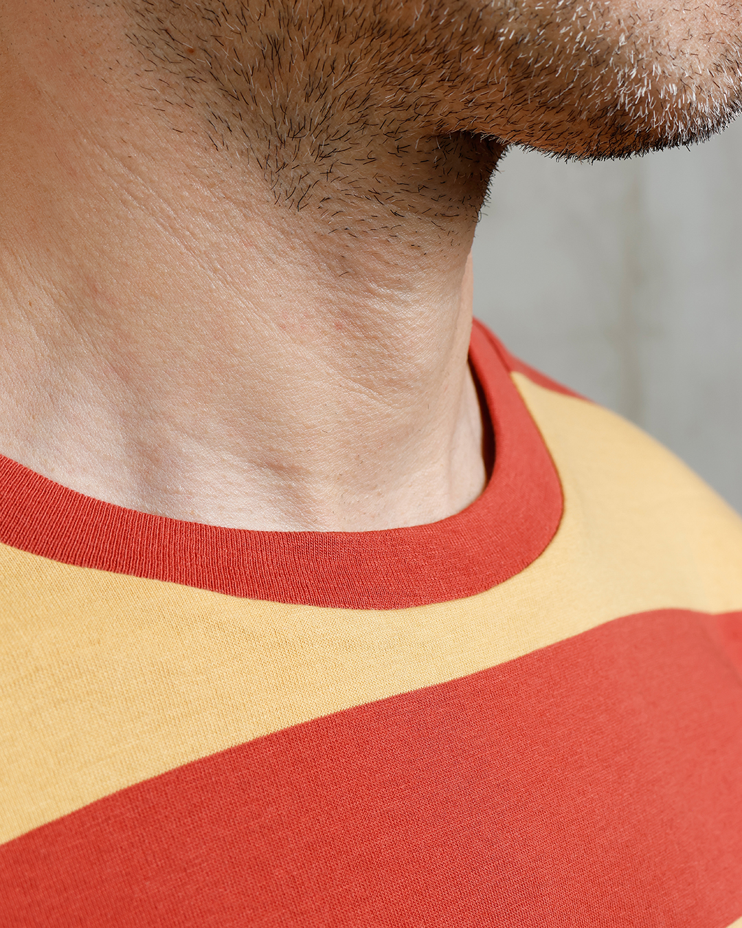t-shirt orange Pike Brothers, détail du tissu et des finitions