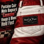 Pantalon cuir biker Cayenne vu de dos, étiquette Hold Fast cousue sur la poche