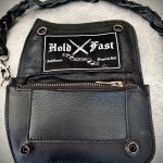 Intérieur du portefeuille biker cuir Hold Fast : poche zippée IKK, compartiments billets et étiquette tissée